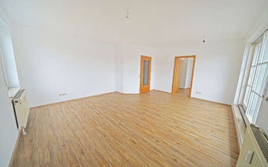 HERRLICHE 2,5 Zimmer Wohnung mit Terrasse in Wullenstetten