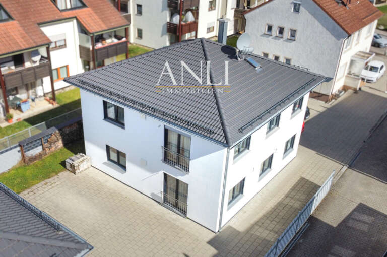 Drohnenaufnahme eines Zweifamilienhauses in Senden