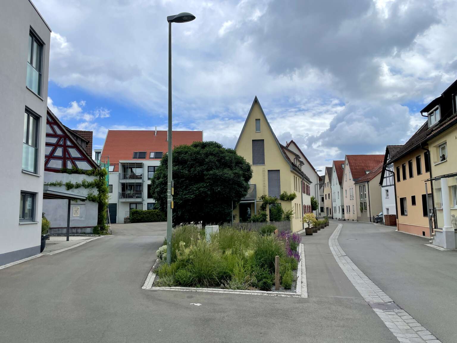 Premium-Suchprofil für Ulm, Neu-Ulm und die Region 1 - ANLI Immobilien Wohnstraße in Ulm-Söflingen mit Ein- und Mehrfamilienhäusern